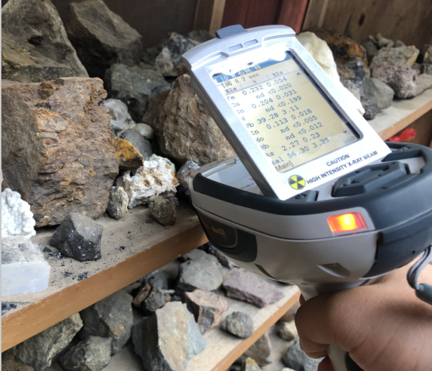 XL3t 手持式矿石光谱分析仪